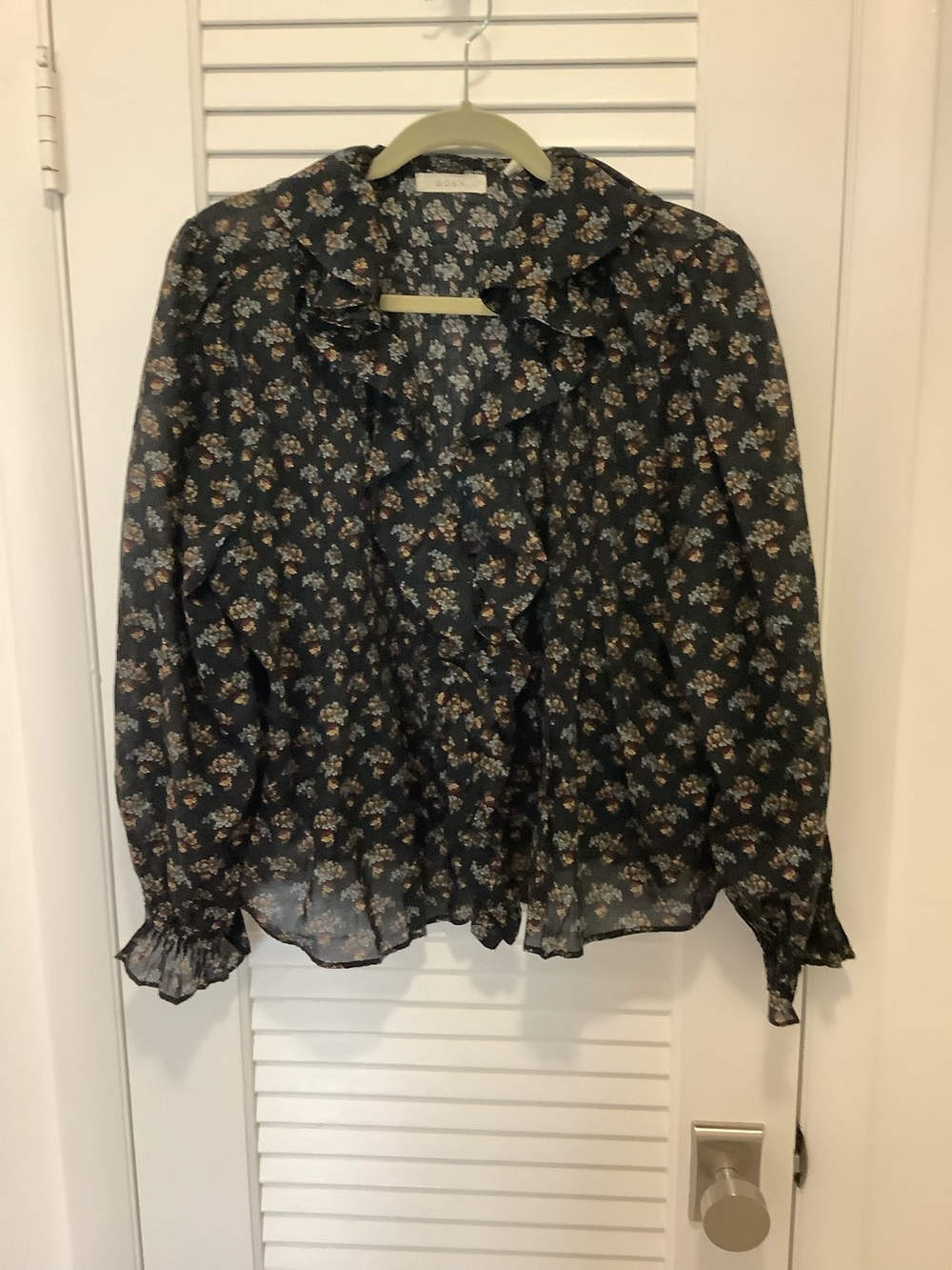 DOEN Hardy Ruffle-Trim Floral Blouse - black